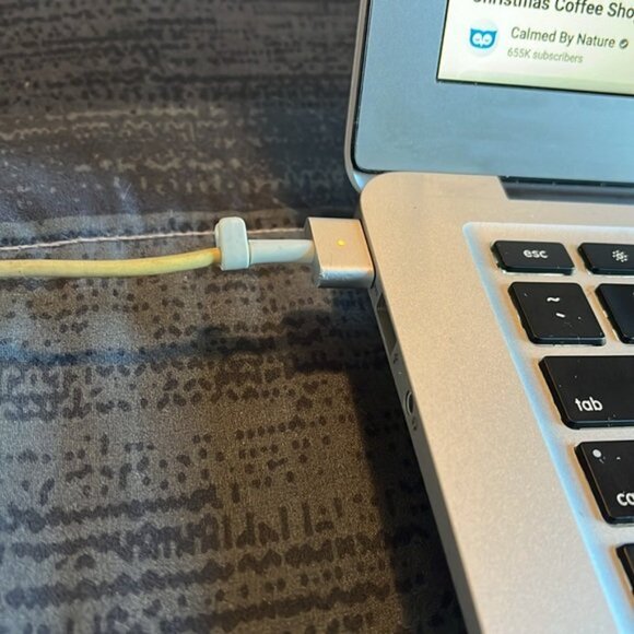 MacBook Air 2017 i5 13 inch - Picture 7 of 7